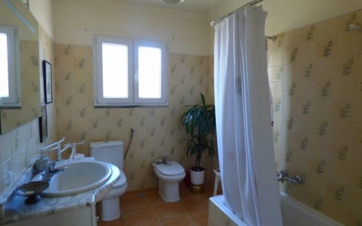 Moradia em zona de excelência, com piscina