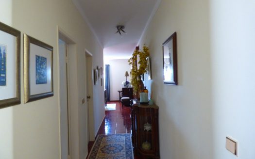 Moradia em zona de excelência, com piscina