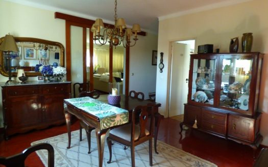 Moradia em zona de excelência, com piscina