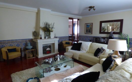 Moradia em zona de excelência, com piscina