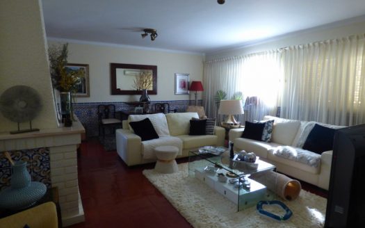 Moradia em zona de excelência, com piscina