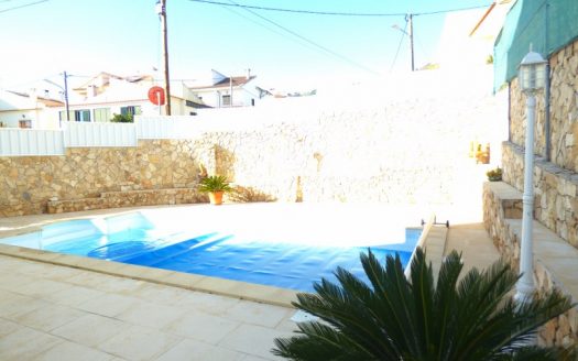 Moradia em zona de excelência, com piscina