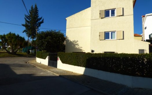 Moradia em zona de excelência, com piscina