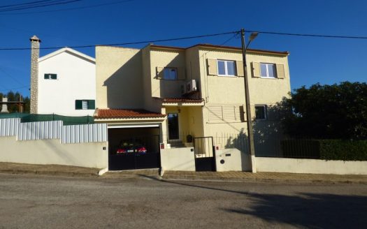 Moradia em zona de excelência, com piscina
