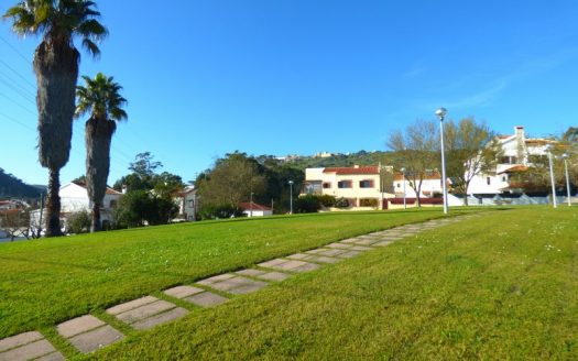 Moradia em zona de excelência, com piscina