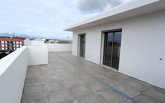Dúplex com Terraço e Garagem!